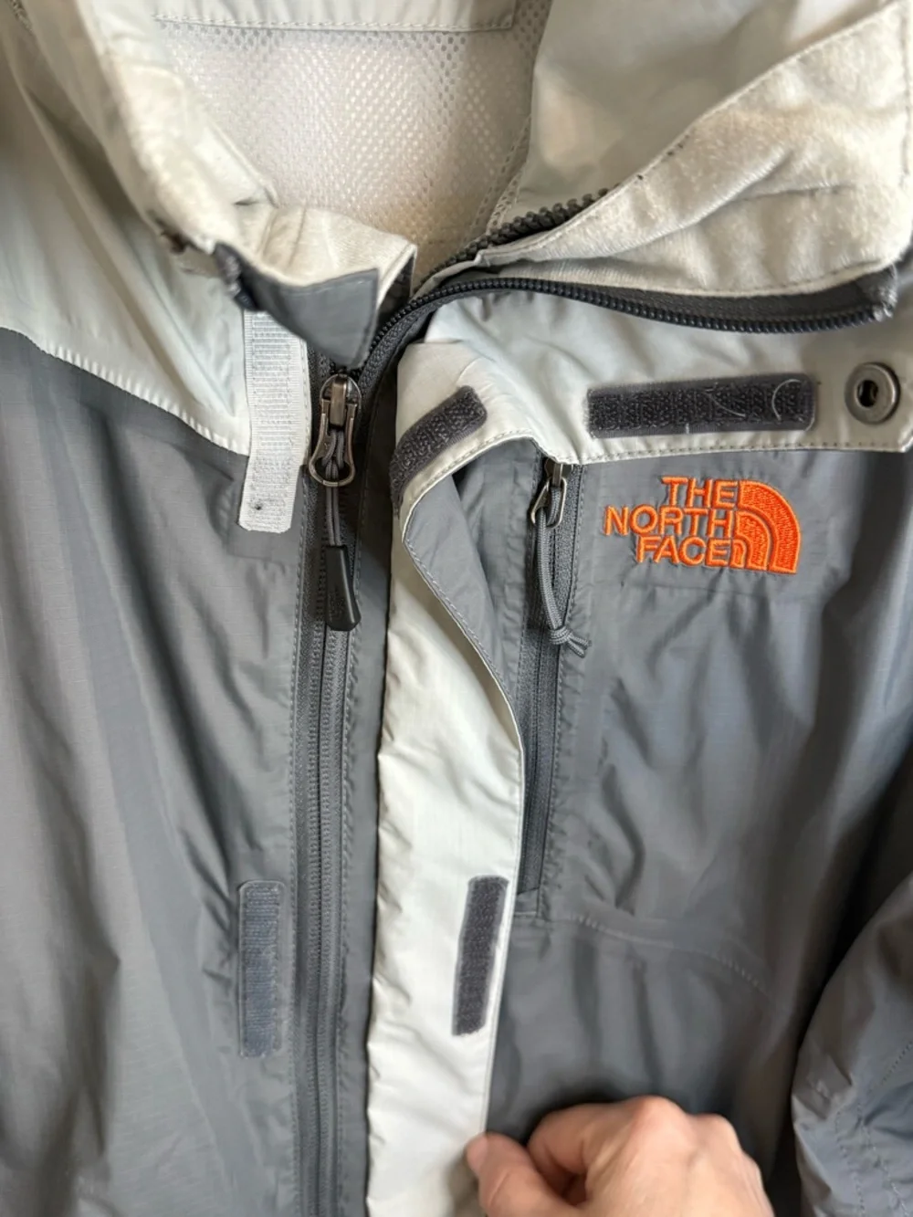 The North Face Men's Two-Tone Gray Windbreaker Orange Accents Waterproof M - Picture 3 of 13